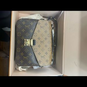 Louis Vuitton Pochette Metis Reverse Monogram Canvas bag